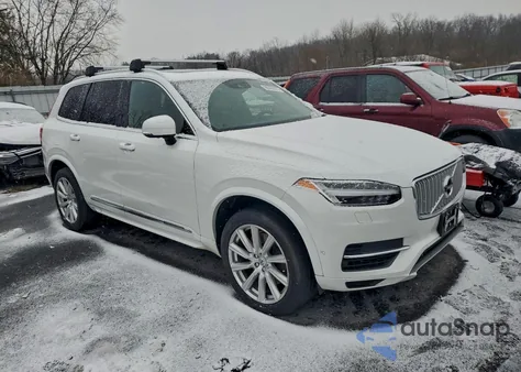 2016 Volvo Xc90 T8 z USA, uszkodzony, nr VIN YV4BC0PL2G1074635